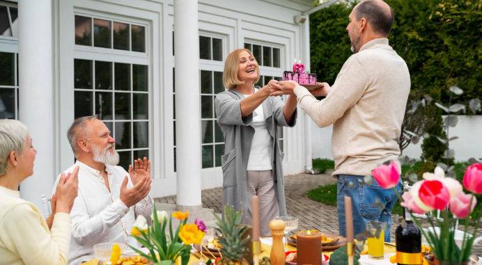 3 Lifestyle Benefits of Moving Into a Community Environment